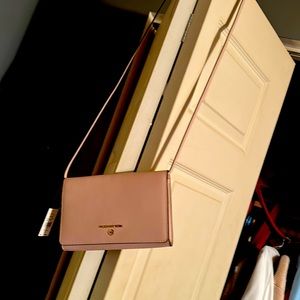 Hey my beautiful ladies selling brand new MK purse with tags